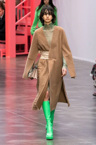 Look 1